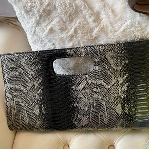 Imitation snake clutch
